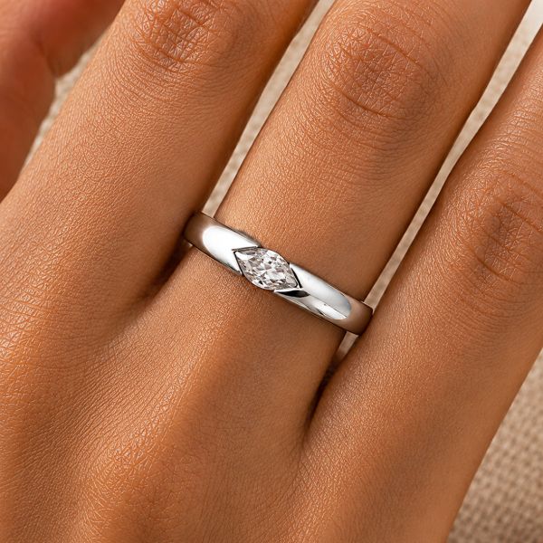 SILVER RING WITH MARQUISE-CUT CRYSTAL