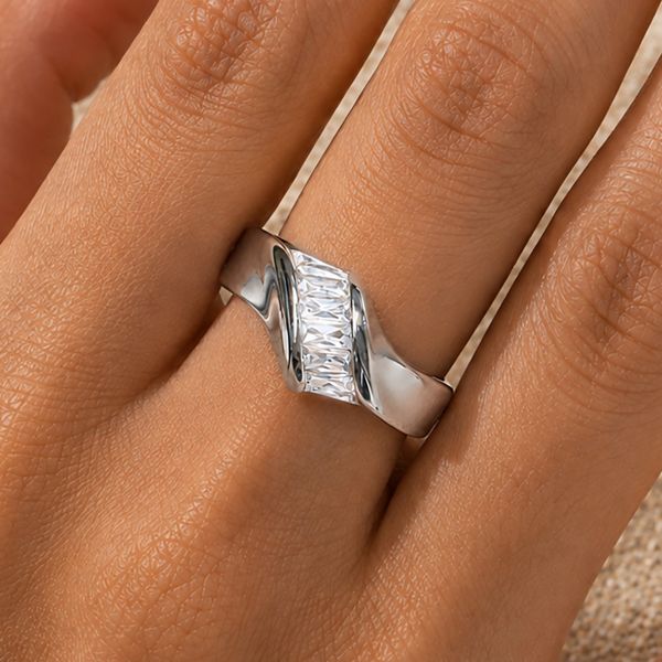 SILVER RING WITH BAGUETTE-CUT CRYSTALS