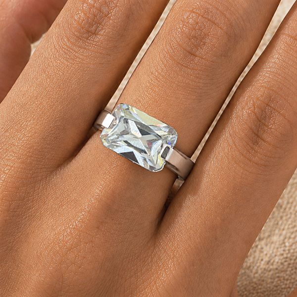 SILVER RING WITH HORIZONTAL CRYSTAL