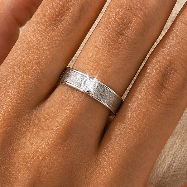 SILVER RING WITH CENTRAL CRYSTAL