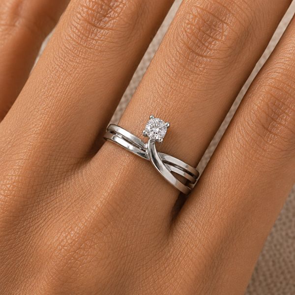 SILVER RING WITH SERPENTINE DESIGN