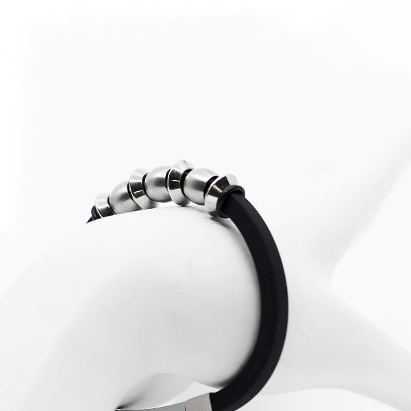 ARMBAND MIT VIER SCHEIBEN