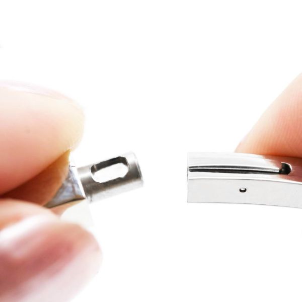 ARMBAND MIT VIER SCHEIBEN