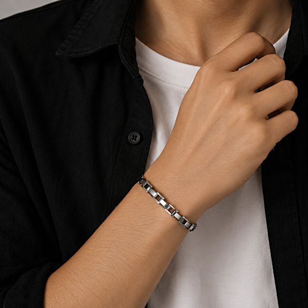 BRACCIALE CON MAGLIE SATINATE