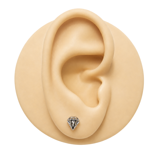 PIERCING IN THE SHAPE OF A DIAMOND
