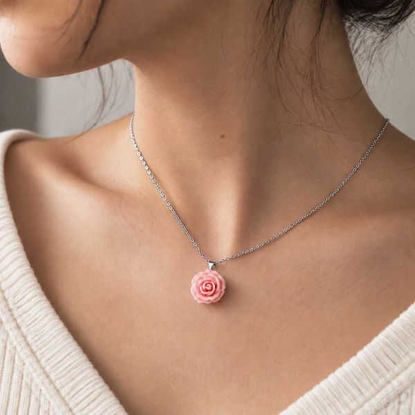 NECKLACE WITH ROSE
