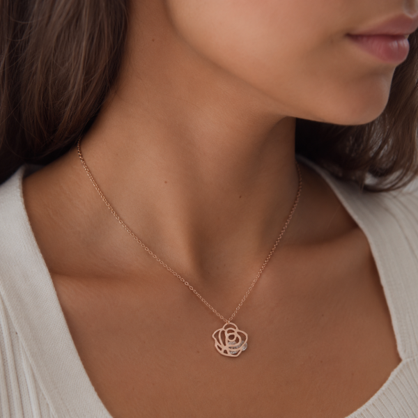 ROSE NECKLACE WITH CRYSTALS