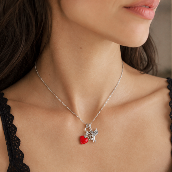 COLLAR CON CORAZÓN Y CUPIDO