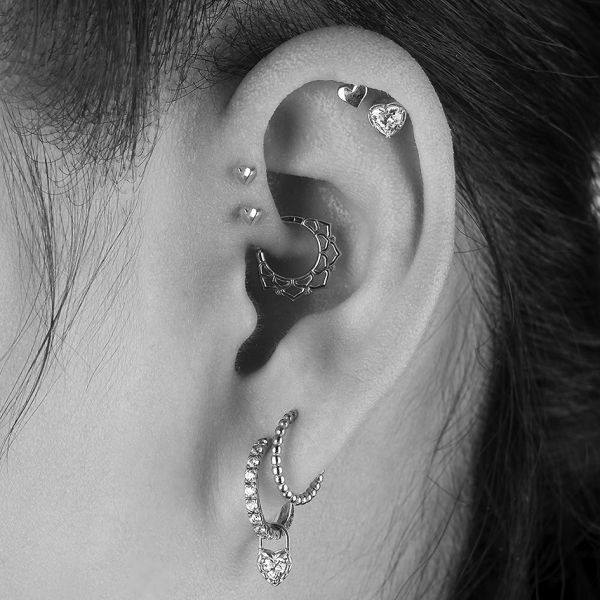 JEWEL WITH ROW OF CRYSTALS IN CUBIC ZIRCONIA