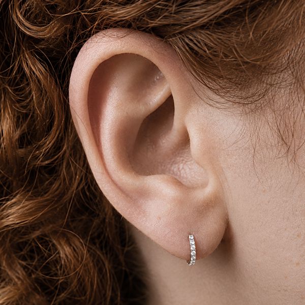HAND-POLISHED CLICKER CIRCLE WITH PREMIUM ZIRCONIA CRYSTALS