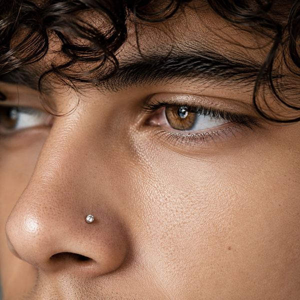 BIJOU DE NEZ EN PLATINE ET DIAMANT