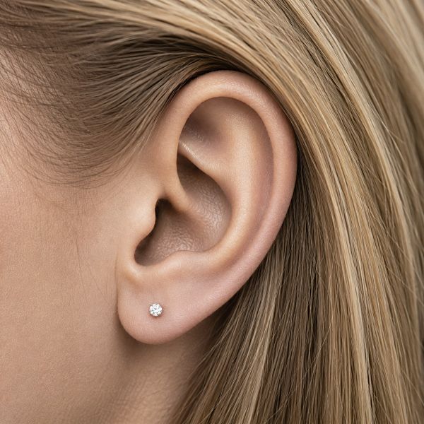 LABRET WITH INTERNAL THREAD AND CRYSTAL