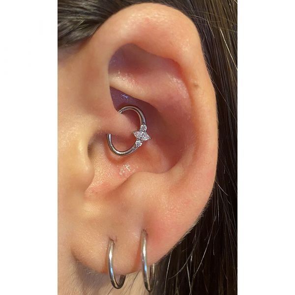 CLICKER PIERCING OVALE AVEC CRISTAL POUR DAITH ET SEPTUM