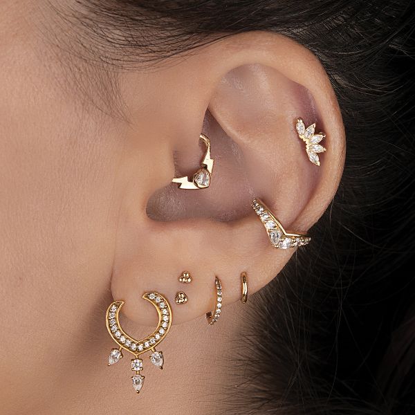 PIERCING LABRET DORÉ AVEC TRINITÉ DE SPHÈRES