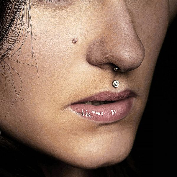 PIERCING EN EL LABIO CON CRISTAL PREMIUM