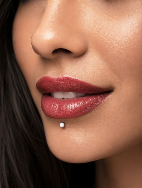 LABRET PIERCING MIT KUGEL