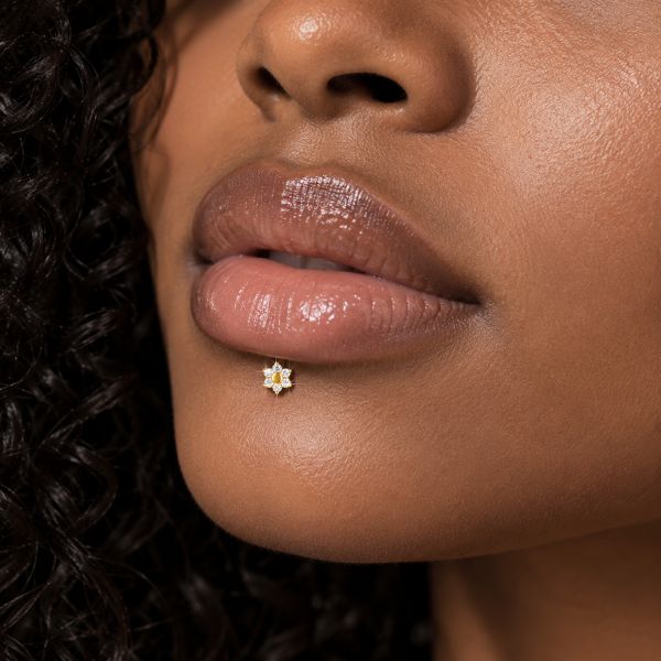 LABRET IN ORO MASSICCIO CON FIORELLINO DI CRISTALLI