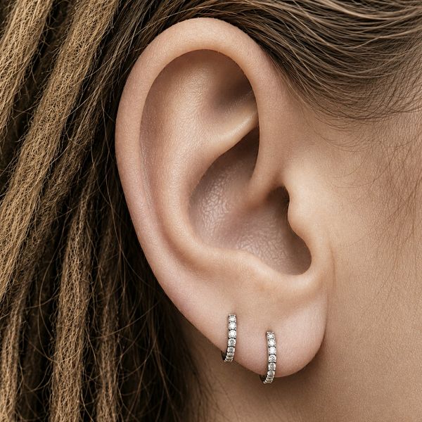 HAND-POLISHED CLICKER CIRCLE WITH PREMIUM ZIRCONIA CRYSTALS