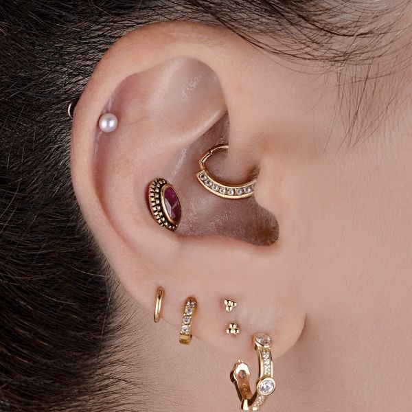 PIERCING LABRET DORÉ AVEC TRINITÉ DE SPHÈRES