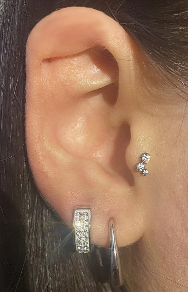 LABRET WITH THREE CRYSTALS FOR FACE AND EAR PIERCINGS