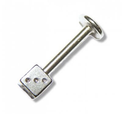 LABRET PIERCING MIT WÜRFEL