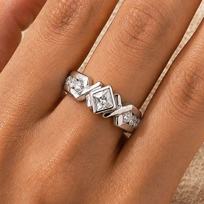 SILBERRING MIT QUADRATISCHEM KRISTALL