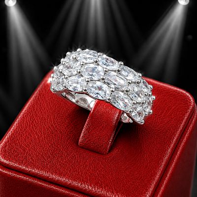 ANELLO D'ARGENTO CON NUMEROSI CRISTALLI TAGLIO BAGUETTE