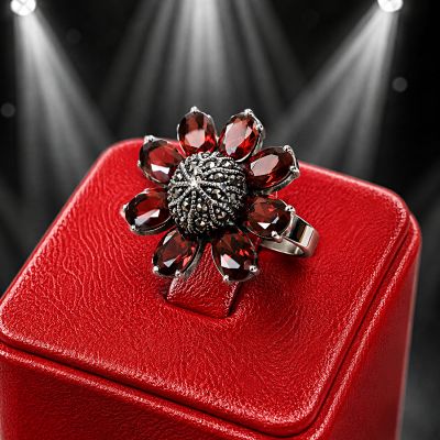 BAGUE EN ARGENT AVEC FLEUR DE GRENAT