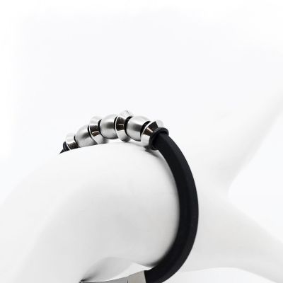 ARMBAND MIT VIER SCHEIBEN