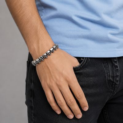 ARMBAND MIT TOTENSCHÄDELN