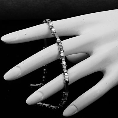 BRACELET WITH JOINTED SEGMENTS