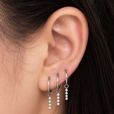 PENDANT WITH A ROW OF DIAMONDS FOR CIRCULAR PIERCINGS