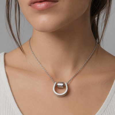 HORSESHOE NECKLACE