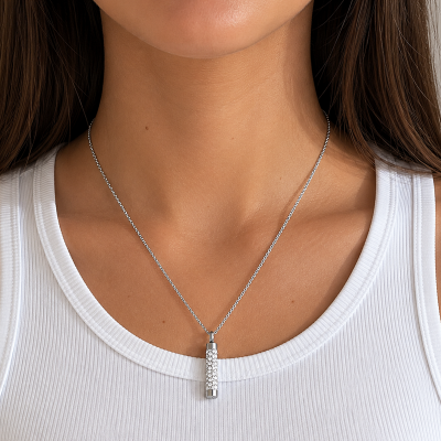 COLLAR CON COLGANTE CILÍNDRICO