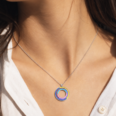 NECKLACE WITH COLORED DISC
