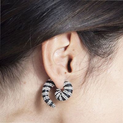 PIERCING MIT KRISTALLE