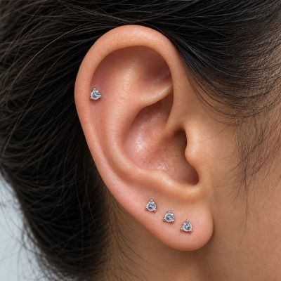 OHRRING MIT BLUMENFÖRMIGER BASIS UND PREMIUM-ZIRKONIA IN KRAPPENFASSUNG